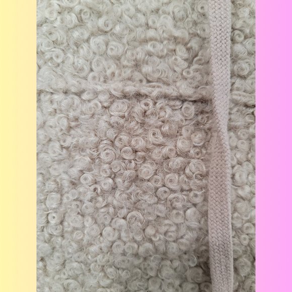 CAMEL FAUX CURLY SHEARLING PULLOVER HOODIE WITH KANGAROO POCKETS SIZE L - Picture 3 of 3